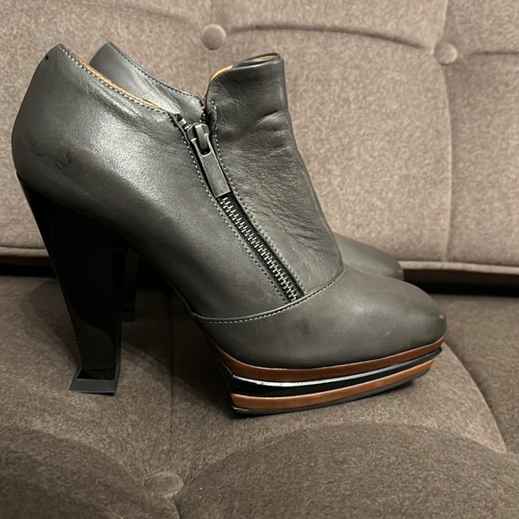 John Fluevog charcoal beauties! Worn twice. Gently worn. - Picture 5 of 10